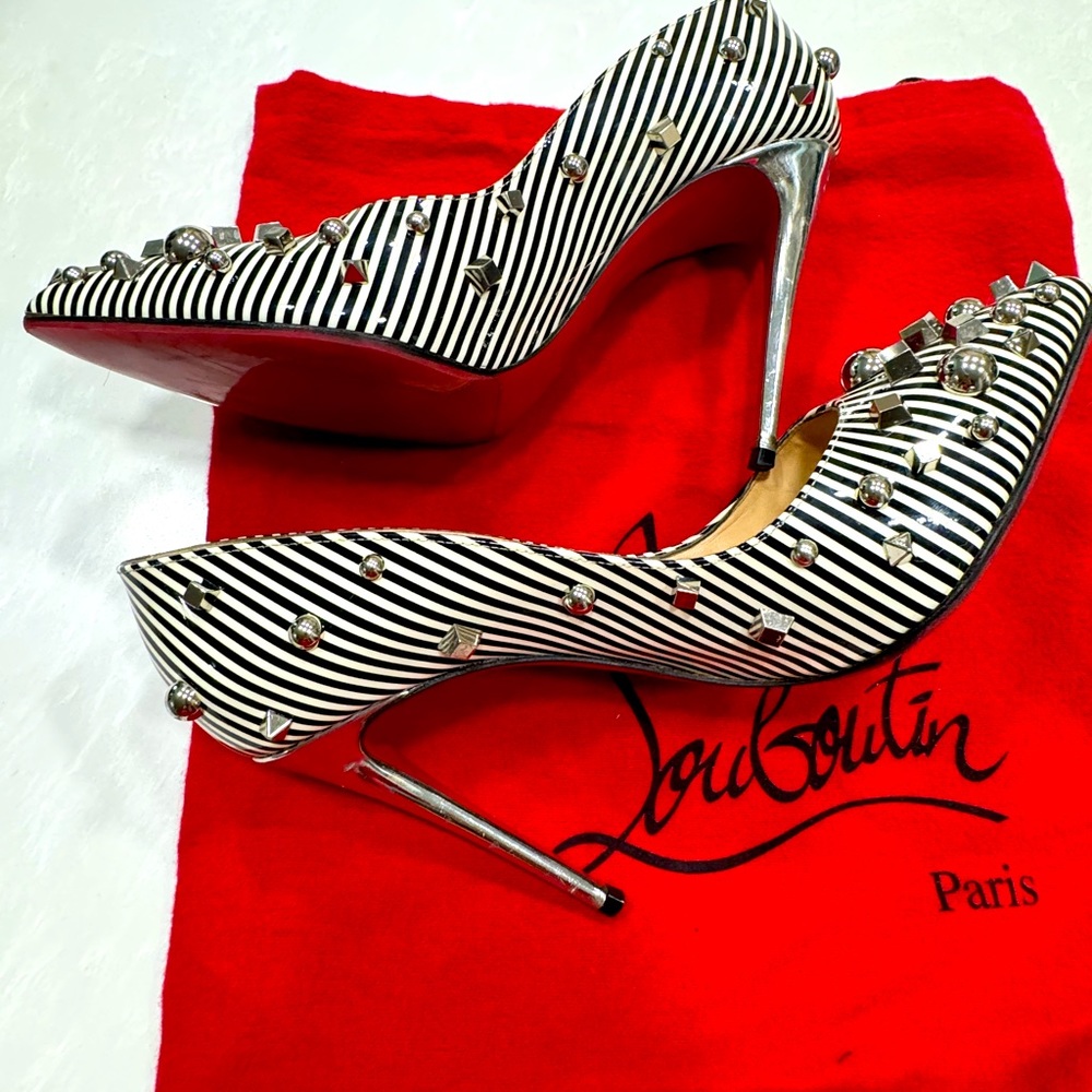 Christian Louboutin Aimanta Leather Pumps.